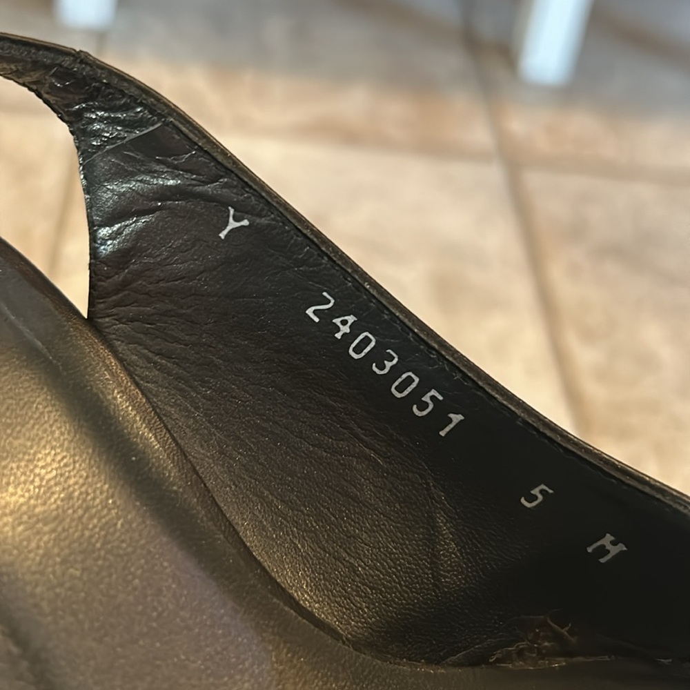 Perfect Condition Stuart Weitzman Heels - image 4